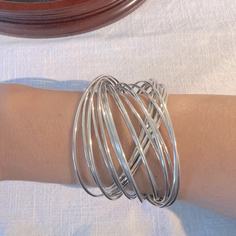 Bangle bracelet